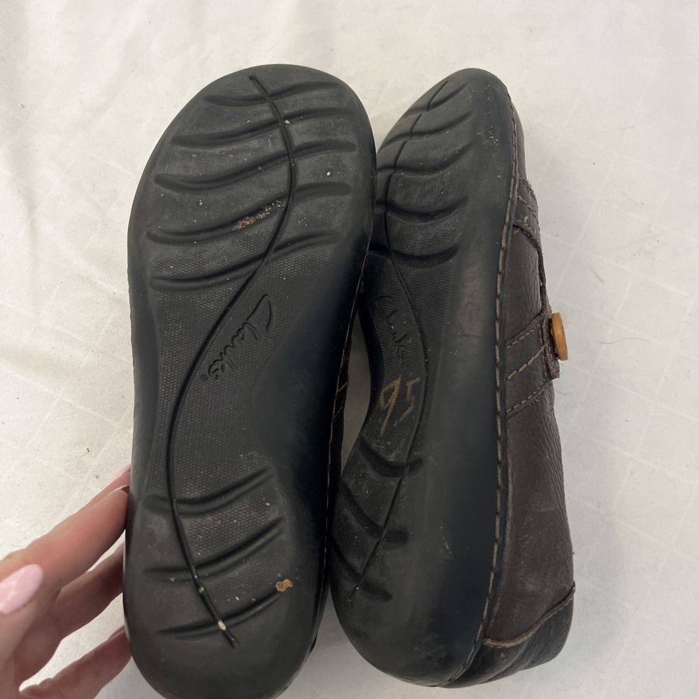 Clarks Womens Loafers Sz 9.5 Brown Leather Button Cora Poppy Comfort Slip On - Picture 4 of 8